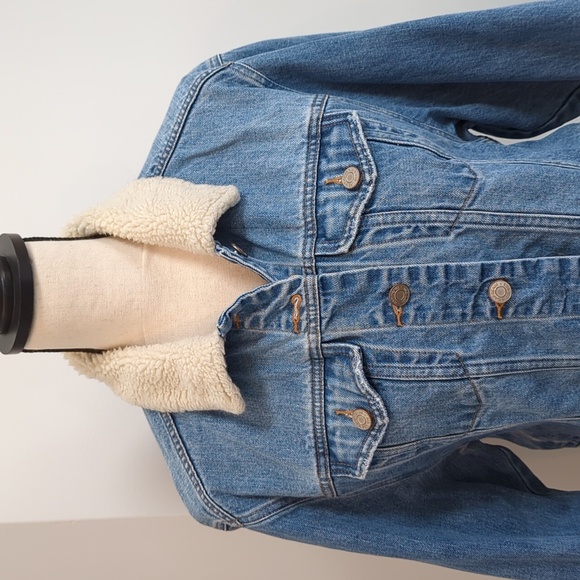 ✨HP✨ Gap Denim Long Sleeve Oversized Sherpa Jean Jacket Women's Petite XS - Picture 2 of 10